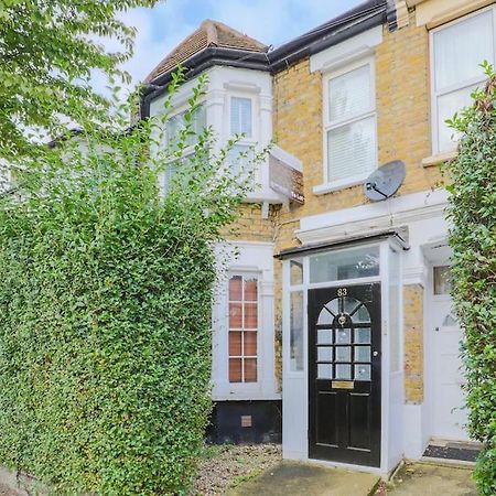 2 Bed Garden Flat Leyton Village Londra Exterior foto