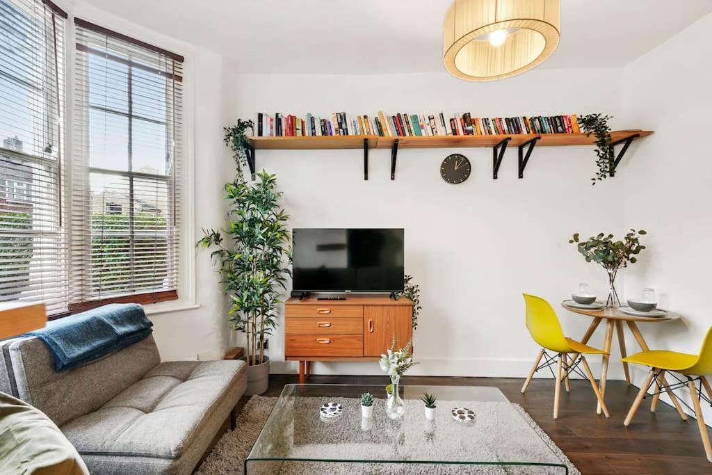 2 Bed Garden Flat Leyton Village Londra Exterior foto